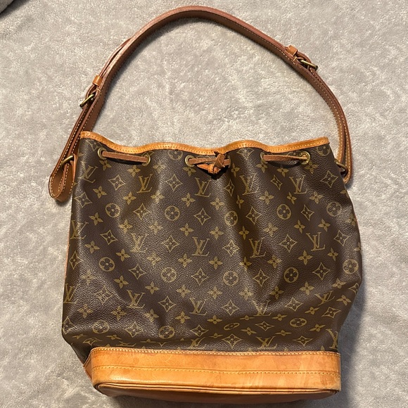 Louis Vuitton Brown Monogram Shoulder Bag with Tan Trim - Picture 1 of 6
